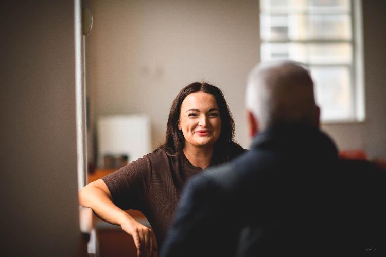 What do we mean by independent living support? In this blog, we’re breaking down independent living support into five clear benefits, to give you a real feel for what day‑to‑day support can look like for you or someone you care about.